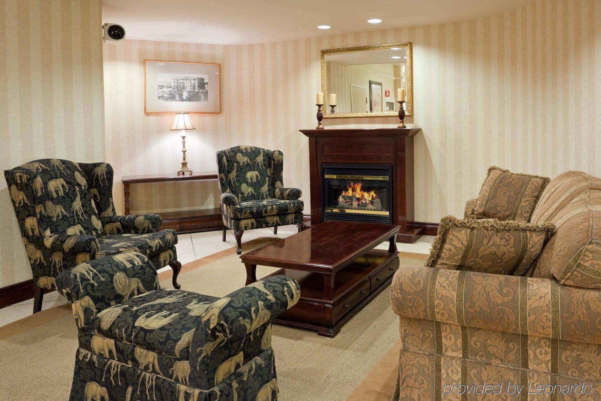 Quality Inn & Suites Regina Downtown Экстерьер фото